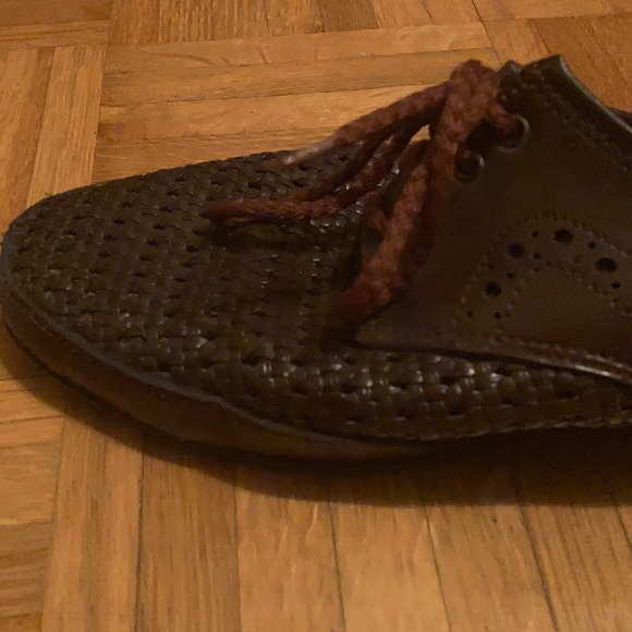 Perforated dress shoes size 42. ( About a US 8) - Picture 4 of 7